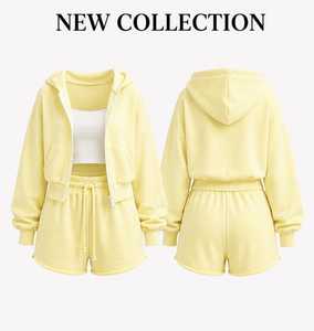 Ensemble décontracté 2 pièces pour femme : sweat à capuche et short, haut court à manches longues, survêtement en polaire écologique, tenue de détente avec logo - Product Image 4