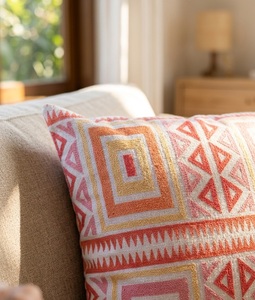 Housse de coussin carrée à motif floral en rose pastel, orange, jaune, blanc, logo personnalisé disponible, 18x18, utilisation à domicile et en hôtel, 100% coton - Product Image 2