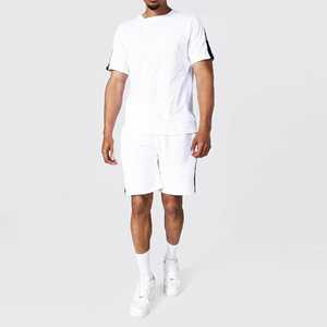 Conjunto de Camiseta Roja de Cuello Redondo y Pantalones Cortos Negros para Hombre, Ropa Deportiva Informal, Transpirable y de Secado Rápido para Verano - Product Image 1