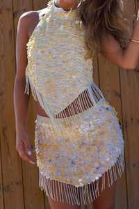 Ensemble deux pièces en soie 100% faite à la main, écologique et respirant, orné de coquillages, composé d'un crop top et d'une jupe à franges - Product Image 2