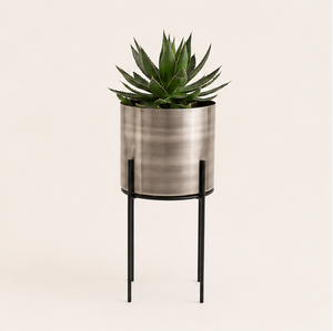 Jardinière moderne de luxe en métal couleur canon de fusil avec support haut en fer noir – Pot de fleurs minimaliste pour salon, bureau et balcon - Product Image 1