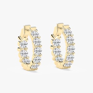 Pendientes de Aro Huggie con Diamantes Redondos Cultivados en Laboratorio 4CTW, Oro Amarillo de 14K para Mujer, 21mm, Certificado IGI, Modernos - Product Image 4