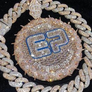 Colgante circular con incrustaciones de circonitas, Colgante tipo medallón, Colgante circular personalizado, Colgante con logotipo, Colgante con diseño de dólar personalizado, Colgante con letra personalizada - Product Image 5