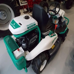รถตัดหญ้าแบบนั่งขับ Orec Rabbit RM982F 98 ซม. 4WD มือสองสภาพดี / รถแทรกเตอร์สำหรับสวนทุกสภาพพื้นผิว ขาย - Product Image 2