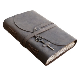 Carnet fait main Crazy Horse en cuir, style antique en cuir clé vintage. Livre en papier Vintage Deckle Edge - Product Image 1