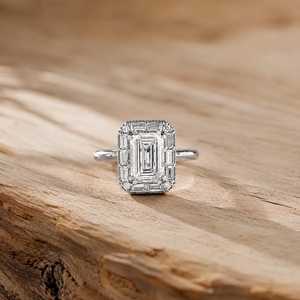 Bague de fiançailles en diamant de laboratoire émeraude avec halo et accents baguette, bijoux fins - Product Image 2