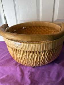 Cesta de bambú japonesa vintage vietnamita tejida a mano para ikebana con inserto de bambú, florero para arreglos florales, proveedor y fabricante - Product Image 1