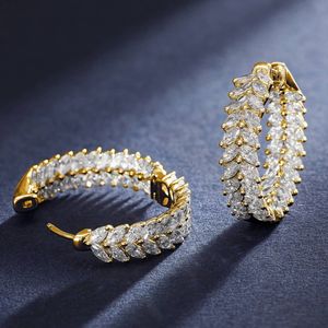 Pendientes de aro de dos filas con diamantes cultivados en laboratorio con corte marquesa en oro amarillo - Product Image 2