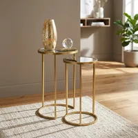 Tables d'appoint gigognes modernes en métal doré avec plateaux en verre trempé pour la décoration de salon