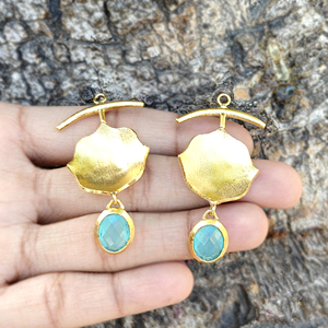 Connecteurs de boucles d'oreilles pendantes ovales en calcédoine aquatique, finition mate texturée, laiton plaqué or 18 carats, 51 mm, paire, simple attache, apprêts de bijoux - Product Image 4