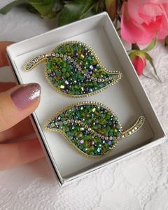 MD HANDICRAFTS MD-9575 Élégante broche brodée pour robes, manteaux, cardigans et sacs - Occasion mariage - Product Image 5