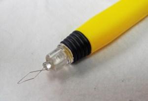 AA0266 Lighted <b>needle</b> <b>threader</b> protect cover and batteries included | Lighted Seam Ripper Red Handle | For Sewing - Product Image 6