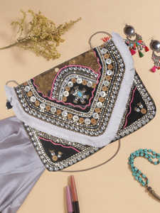 กระเป๋าสะพายข้างสไตล์ Gypsy Banjara Boho สำหรับผู้หญิงทำด้วยมือวัสดุ PP แบบมีซิปกระดุมปักลายเพชรแนววินเทจสำหรับใช้ในฤดูหนาวในฤดูร้อน - Product Image 3