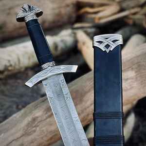 Épée viking professionnelle en acier Damas forgé à la main avec fourreau en bois, style médiéval nordique, lame de guerrier - Product Image 1