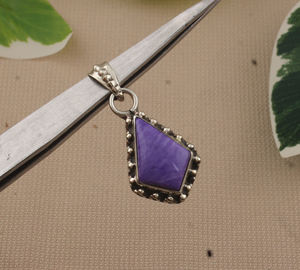 Pendentif vintage en charoïte naturelle, argent sterling 925 plaqué platine, collier en pierre précieuse violette rare, qualité authentique russe - Product Image 4