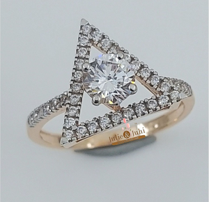 Anillo de Oro Auténtico de 22 Quilates con Acabado Brillante para Mujer, Diseñado para Amantes de la Moda Moderna, Ideal para Uso Diario, Momentos de Compromiso y Aniversarios - Product Image 1