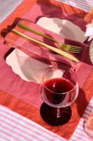 Napperons et serviettes en lin modernes faits main avec ourlets festonnés – Durables et écologiques pour anniversaires, mariages, tables d'été et événements en plein air