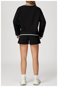 Ensemble de survêtement d'hiver quatre pièces imprimé à capuche pour femme avec pull à col rond, pantalon/short large et logo frontal - Product Image 3