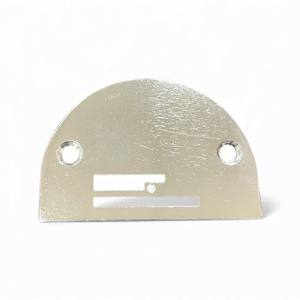 Placa de Aguja para Máquina de Coser Doméstica SINGER 15280 Material de Hierro Hecha en Taiwán - Product Image 1