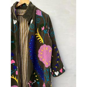 Veste longue en velours brun de qualité supérieure, brodée avec des fils floraux multicolores, manches longues, manteau d'hiver pour femmes - Product Image 4