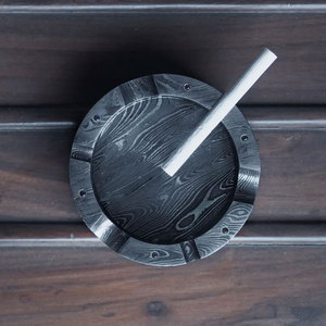 Cendrier en acier Damas fait main, motif unique, cendrier en métal décoratif, accessoire de fumeur pour la maison et le bureau - Product Image 1