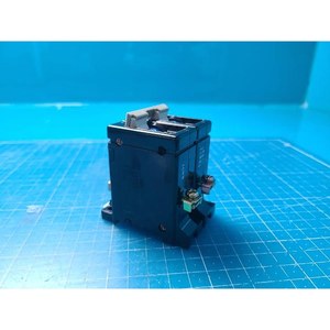 Protector de circuito Fuji CP32D CP32D 7A usado como pieza de repuesto para equipos semiconductores antiguos - Product Image 1