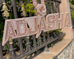 จี้เพชรโมอิสซาไนต์แบบกำหนดเอง สไตล์ฮิปฮอป VVS ประดับเพชรเต็มตัว  จี้ตัวอักษรเงินแท้ 925  จี้เพชรโมอิสซาไนต์สั่งทำ - Product Image 1