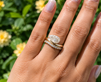 Ensemble de bagues de mariage en or 14 carats personnalisé avec diamant taille poire de 1 carat certifié IGI et alliance incurvée en diamant rond