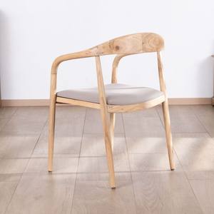 Juego de 2 sillas de comedor Vandana Urban Form de acacia con asientos de tela beige Vogue. - Product Image 3