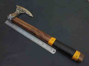 Nuevas llegadas: Hacha Vikinga de grado industrial con cabeza de acero de Damasco, mango de madera de fresno y grabado de león, 18 pulgadas - Product Image 3