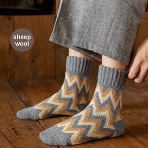 Calcetines de Invierno Gruesos y Cálidos para Hombre, Diseño Zigzag, Lana de Oveja Suave, Calcetines Casuales de Invierno - Product Image 1