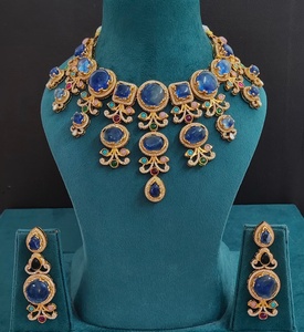 Ensemble de colliers inspirés de Sabyasachi, qualité supérieure, bijoux de luxe, parfaits pour les mariages, les occasions festives, les soirées. - Product Image 5