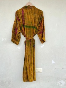Recycle Crêpe Soie Sari Long Kimono Pour Femmes Indien À La Main Tie Dye Long Kimono - Product Image 6