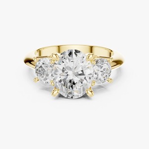 Bague de fiançailles à trois pierres en diamant de laboratoire taille ovale 2,05 carats, or jaune 9K avec pierres latérales rondes, bijoux OEM en gros - Product Image 1