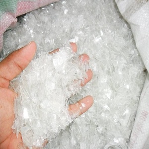 Flocons de bouteilles PET de qualité supérieure pour la production de matériaux recyclés, offrant une qualité alimentaire et un flux élevé pour les matériaux plastiques. - Product Image 3