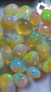 โอปอลเอธิโอเปียธรรมชาติทรงคาโบชอง รูปทรงรังผึ้ง หลายสีรุ้ง โอปอลประจำเดือนตุลาคม พลอยหลวม - Product Image 3