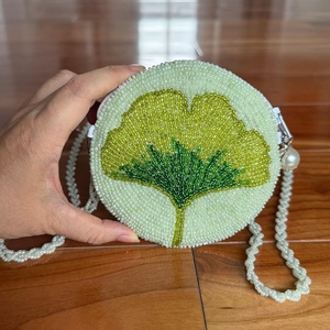 Monedero de cuentas hecho a mano con diseño de hoja, bolsas de almacenamiento con cuentas coloridas, bolso redondo de hombro, monedero de cuentas de lujo con diseño único - Product Image 2