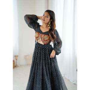 Robe XL de créateur avec impression numérique et point de chaînette - Product Image 3