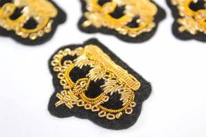 Écussons brodés personnalisés à coudre, en tissu noir, style classique, applique pour vêtement, forme irrégulière - Product Image 2