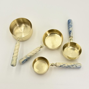 Nuevas Tazas Medidoras de Acero Inoxidable con Acabado Dorado y Mango de Resina Colorida, Utensilios de Repostería y Artículos de Cocina a Bajo Precio - Product Image 3