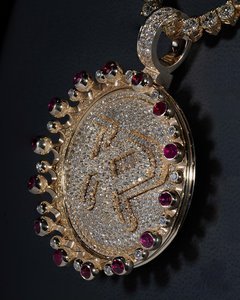 จี้เพชรโมอิสซาไนต์ทรงกลมเจียระไนแบบบริลเลียนท์ VVS เงินแท้ 925 ชุบทอง 18K ประดับตัวอักษรแบบ Iced Out สไตล์ฮิปฮอปสำหรับเป็นของขวัญ - Product Image 2