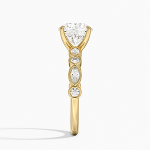 Anillo de compromiso de diamantes solitario de alto perfil con engaste alternado y racimo de diamantes - Product Image 2