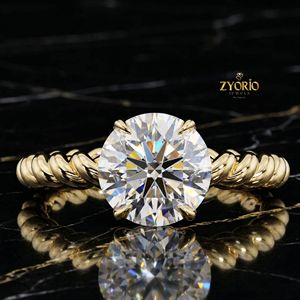 Anillo de compromiso de oro de 14 quilates con diamante solitario de corte redondo y banda de cuerda trenzada, elegante joyería nupcial - Product Image 4