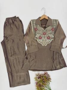 Ensemble de qualité supérieure Salsa Silk Top Palazzo et Shrug avec broderies de perles et de paillettes, tenue de soirée trois pièces de créateur - Product Image 6