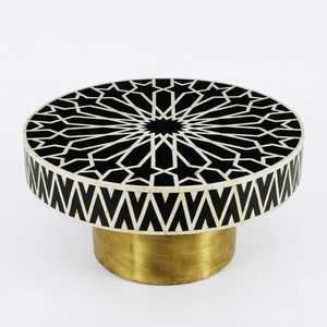 Mesa de Centro de Lujo con Incrustaciones de Hueso en Blanco y Negro, Mesa Redonda Hecha a Mano con Base de Pedestal de Latón Antiguo Cepillado - Product Image 5