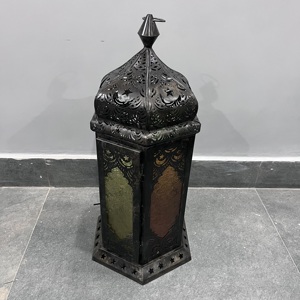 Farol de Hierro y Vidrio Estilo Marroquí con Paneles de Vidrio Coloridos, Acabado Antiguo para Decoraciones de Ramadán, Navidad y Pascua - Product Image 5