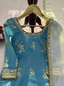 Conjunto de Kurti y Salwar Amarillo con Estampado Tradicional Fendi en Azul Aqua, de Secado Rápido, para Eid, Traje Festivo Musulmán para Fiestas, Diseño de Diseñador - Product Image 6