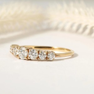 Bague de fiançailles artisanale à sept pierres, couleur DEF, clarté VS VVS, or massif 10K 14K 18K, diamants de laboratoire taille ronde - Product Image 3