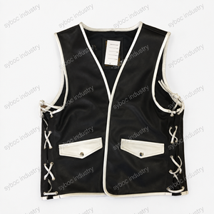 Chaleco de cuero para hombre, piel de cordero negra, ribete en contraste color crema, cordones laterales, cuello en V, frente abierto, bolsillos con solapa en el pecho - Product Image 3