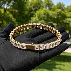 Pulsera de tenis de lujo estilo hip hop con moissanita engastada, corte baguette, de plata de ley 925 bañada en rodio, para uso unisex - Product Image 6